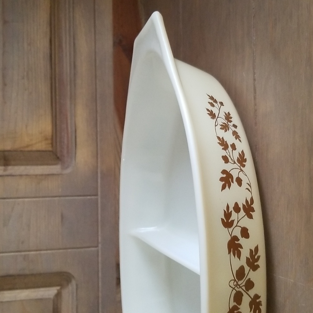 Vintage Pyrex Golden Acorn Divided Serving Dish - Picture 9 of 16